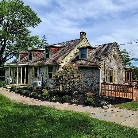 Downingtown Manor - 1900S Farmhouse With Creek Views Exterior foto