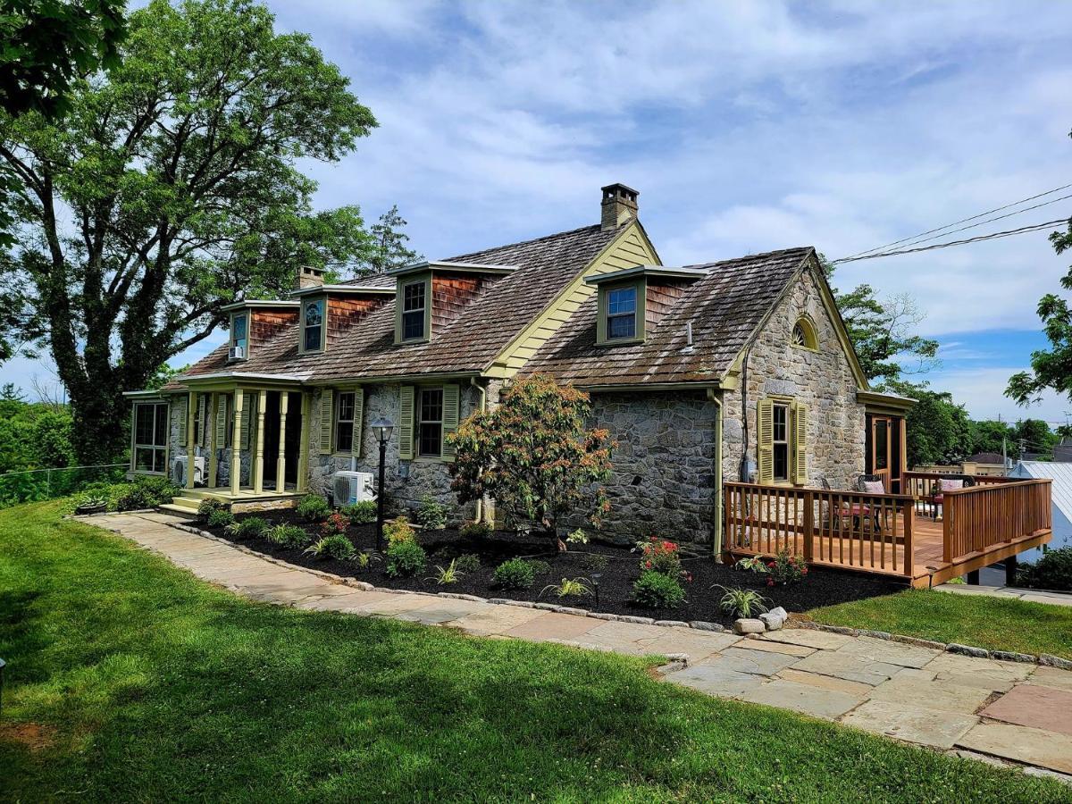 Downingtown Manor - 1900S Farmhouse With Creek Views Exterior foto