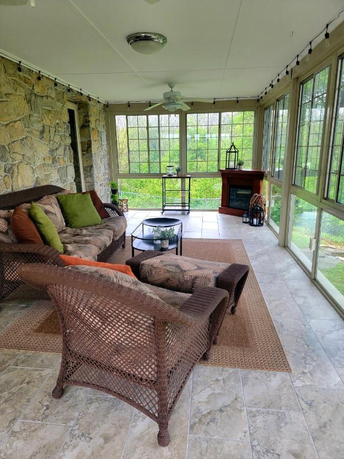 Downingtown Manor - 1900S Farmhouse With Creek Views Exterior foto