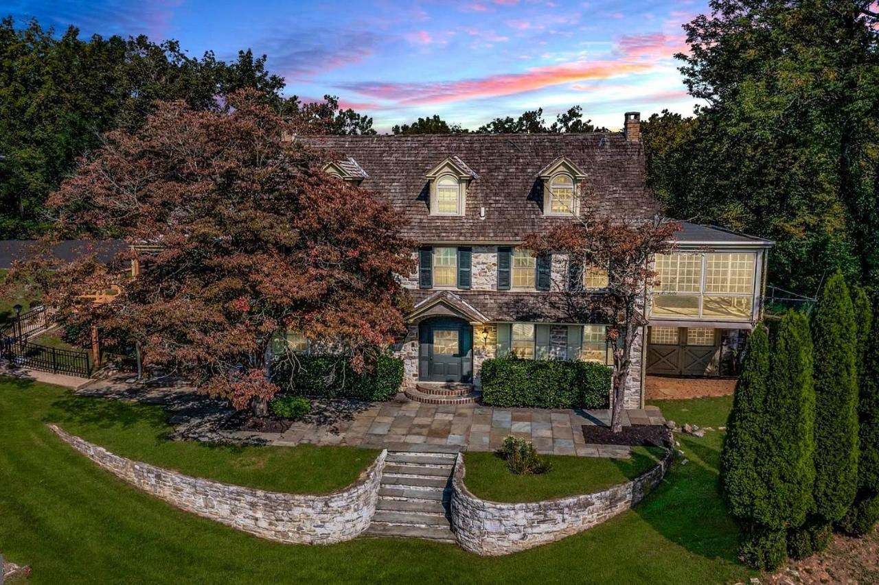 Downingtown Manor - 1900S Farmhouse With Creek Views Exterior foto